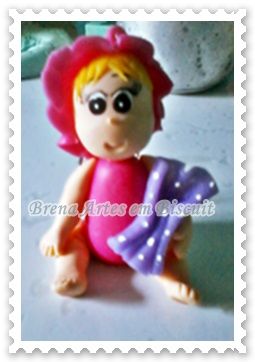 Menina com fralda (chaveiro)